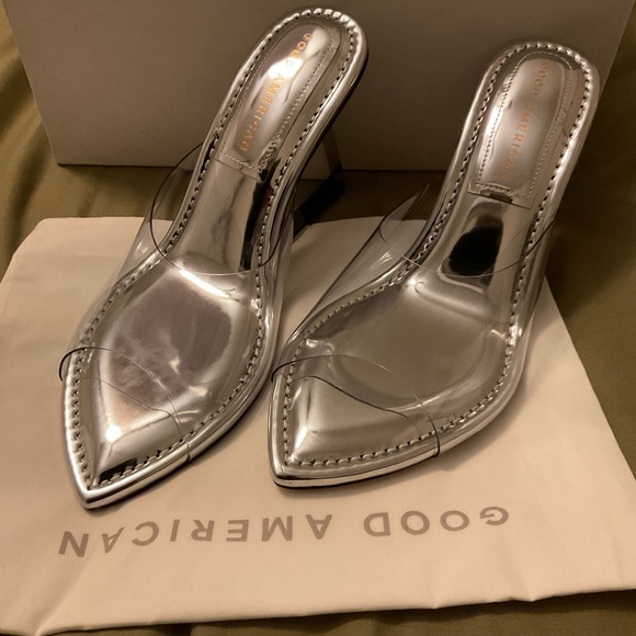 Good American Cinderella clear wedge sandal
Size 6 - Picture 3 of 8